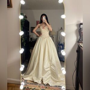 Vintage Ian Stuart Mikado Corset Back Embroidered Wedding Gown UK8/US4